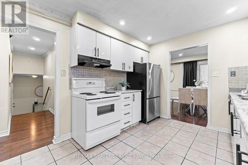 13 Linkdale Road, Brampton, ON - Indoor Photo Showing Kitchen