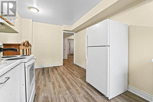 13 Linkdale Road, Brampton, ON - Indoor Photo Showing Kitchen