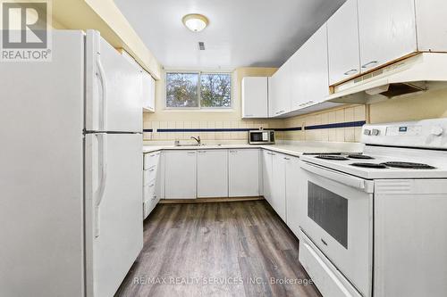 13 Linkdale Road, Brampton, ON - Indoor Photo Showing Kitchen