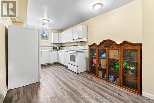 13 Linkdale Road, Brampton, ON - Indoor Photo Showing Kitchen