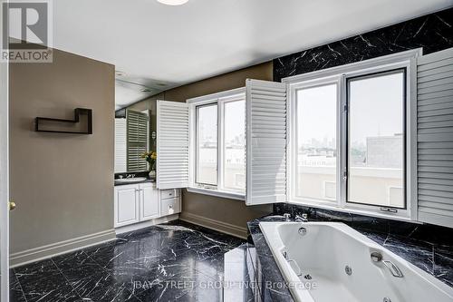 529 Davenport Road, Toronto, ON - Indoor Photo Showing Bathroom