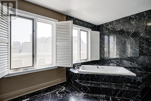 529 Davenport Road, Toronto, ON - Indoor Photo Showing Bathroom