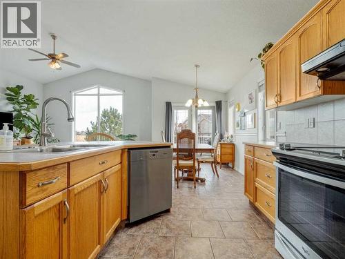 47 Kodiak Boulevard N, Lethbridge, AB - Indoor Photo Showing Kitchen With Double Sink