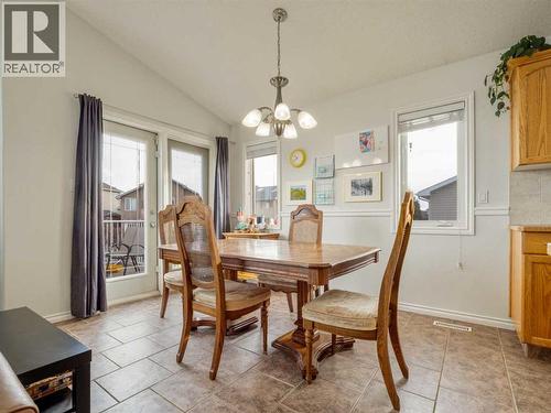 47 Kodiak Boulevard N, Lethbridge, AB - Indoor Photo Showing Dining Room