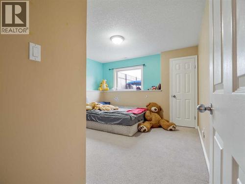 47 Kodiak Boulevard N, Lethbridge, AB - Indoor Photo Showing Bedroom