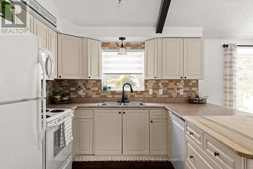 93 Simcoe Road, Ramara, ON - Indoor Photo Showing Kitchen With Double Sink