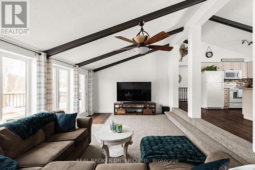 93 Simcoe Road, Ramara, ON - Indoor Photo Showing Living Room