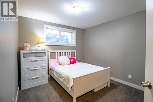 60 Vincent Close, Red Deer, AB - Indoor Photo Showing Bedroom