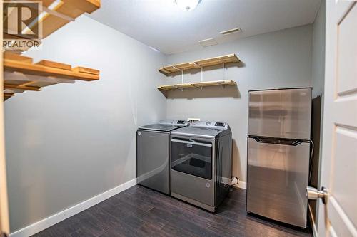 60 Vincent Close, Red Deer, AB - Indoor Photo Showing Laundry Room