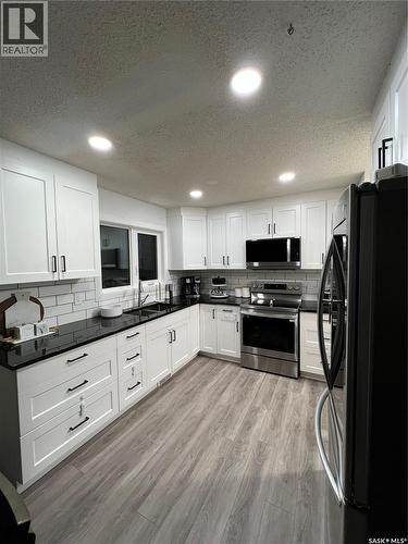 134 Stillwater Drive, Saskatoon, SK - Indoor Photo Showing Kitchen