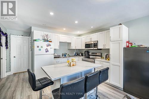 39 Holmes Avenue, Hamilton, ON - Indoor Photo Showing Kitchen