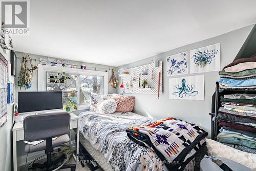 39 Holmes Avenue, Hamilton, ON - Indoor Photo Showing Bedroom
