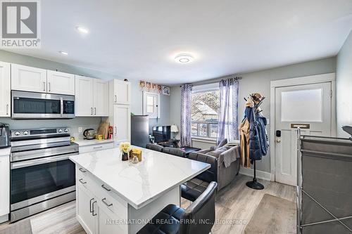 39 Holmes Avenue, Hamilton, ON - Indoor Photo Showing Kitchen