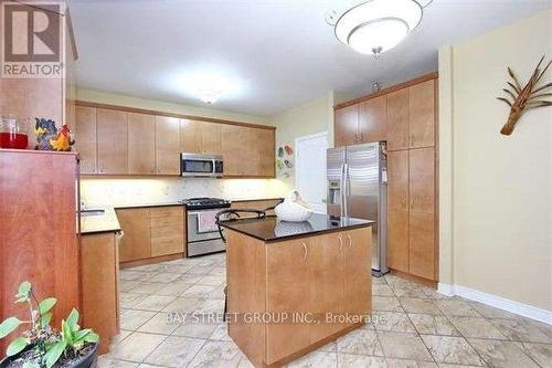 6 Everingham Circle, Brampton, ON - Indoor Photo Showing Kitchen