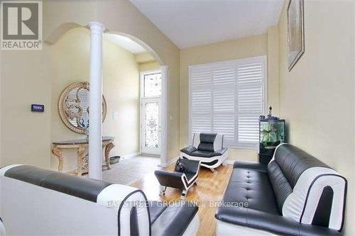 6 Everingham Circle, Brampton, ON - Indoor Photo Showing Living Room