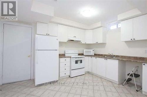6 Everingham Circle, Brampton, ON - Indoor Photo Showing Kitchen