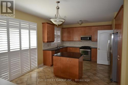 6 Everingham Circle, Brampton, ON - Indoor Photo Showing Kitchen