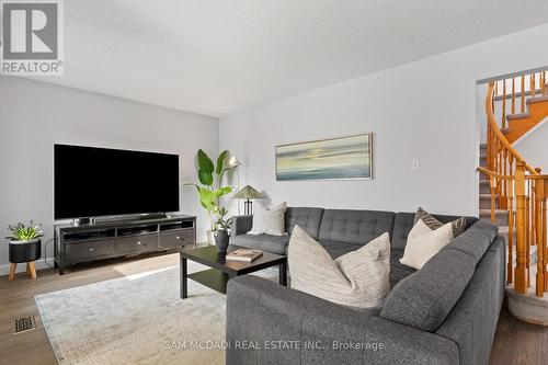 7214 Terragar Boulevard, Mississauga, ON - Indoor Photo Showing Living Room