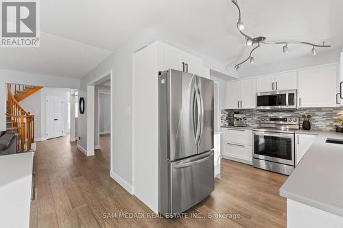 7214 Terragar Boulevard, Mississauga, ON - Indoor Photo Showing Kitchen With Upgraded Kitchen