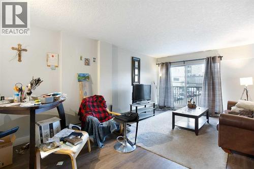 2D, 515 17 Avenue Sw, Calgary, AB - Indoor Photo Showing Living Room