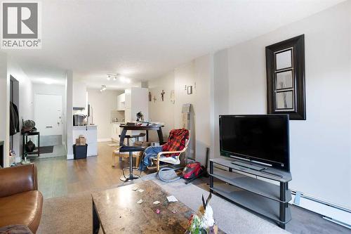 2D, 515 17 Avenue Sw, Calgary, AB - Indoor Photo Showing Living Room