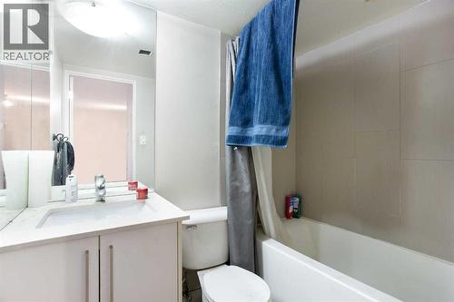 2D, 515 17 Avenue Sw, Calgary, AB - Indoor Photo Showing Bathroom