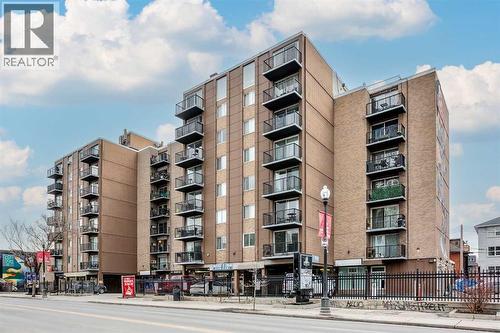 2D, 515 17 Avenue Sw, Calgary, AB - Outdoor With Balcony With Facade