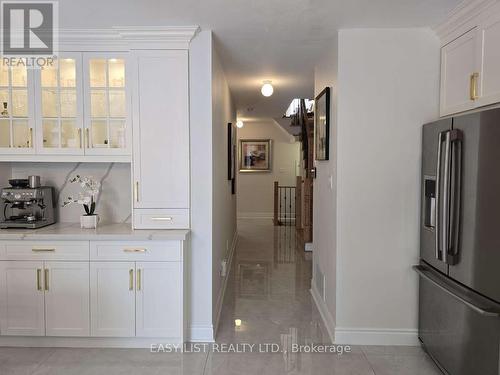 15 Coolspring Crescent, Caledon, ON - Indoor Photo Showing Kitchen