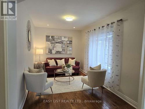 15 Coolspring Crescent, Caledon, ON - Indoor Photo Showing Living Room