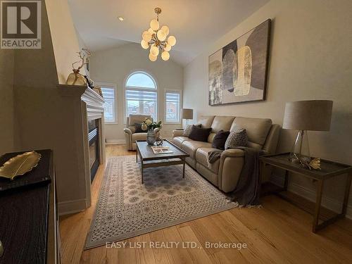 15 Coolspring Crescent, Caledon, ON - Indoor Photo Showing Living Room