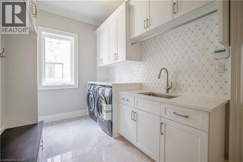 31 Bayside Court, Burlington, ON - Indoor Photo Showing Laundry Room
