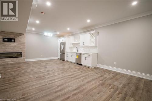 31 Bayside Court, Burlington, ON - Indoor Photo Showing Kitchen