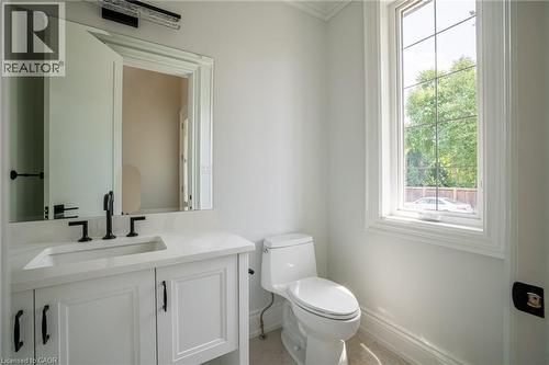 31 Bayside Court, Burlington, ON - Indoor Photo Showing Bathroom