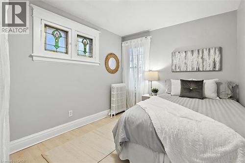 1047 Main Street E, Hamilton, ON - Indoor Photo Showing Bedroom