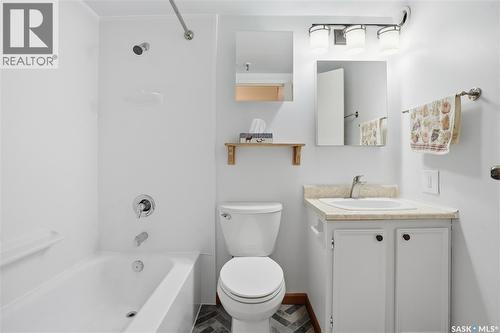 401 4045 Rae Street, Regina, SK - Indoor Photo Showing Bathroom