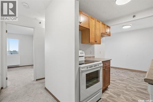 401 4045 Rae Street, Regina, SK - Indoor Photo Showing Kitchen