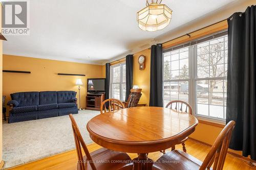 401 Mohawk Road W, Hamilton, ON - Indoor Photo Showing Dining Room