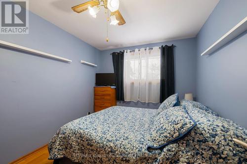 401 Mohawk Road W, Hamilton, ON - Indoor Photo Showing Bedroom