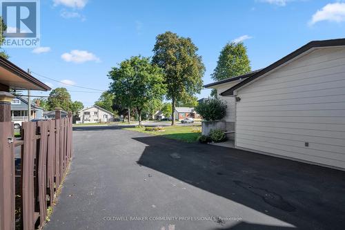 401 Mohawk Road W, Hamilton, ON - Outdoor With Exterior