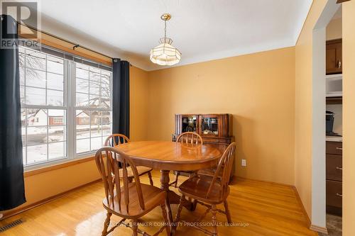 401 Mohawk Road W, Hamilton, ON - Indoor Photo Showing Dining Room