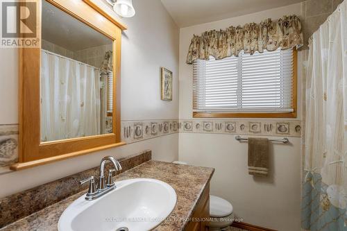 401 Mohawk Road W, Hamilton, ON - Indoor Photo Showing Bathroom