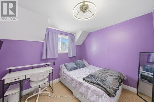 14 Newlands Avenue, Hamilton, ON - Indoor Photo Showing Bedroom