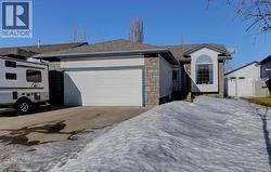 37 Pinnacle Crescent  Grande Prairie, AB T8W 2P6