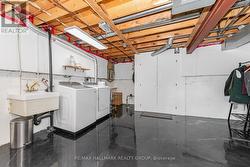 Plenty of storage in the laundry room - 