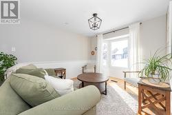 Living room with streetscape view - 