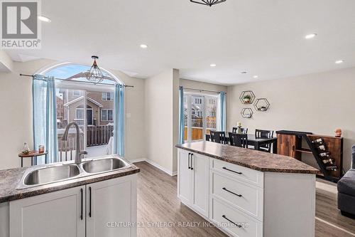 322 Selene Way, Ottawa, ON - Indoor Photo Showing Kitchen With Double Sink