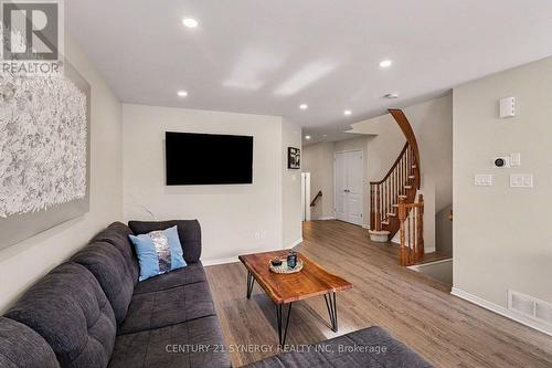 322 Selene Way, Ottawa, ON - Indoor Photo Showing Living Room