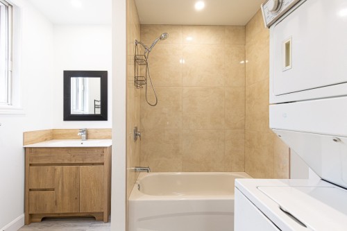 Bathroom - 5968 Rue D'Aragon, Montréal (Le Sud-Ouest), QC - Indoor Photo Showing Bathroom