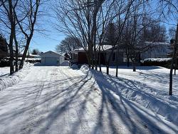 942 Av. De Salaberry  Chambly, QC J3L 1R4