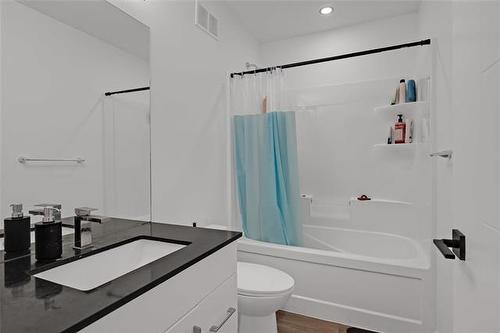 225 Rutland St, Winnipeg, MB 